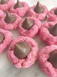 These easy strawberry chocolate kiss cookies are soft, fluffy strawberry cake mix thumbprint cookies rolled in red candy sprinkles and topped with a hershey's chocolate kiss. Strawberry Kiss Cookies Made With A Cake Mix Saving You Dinero