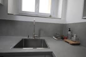 Plan De Travail Et Credence En Beton Cire Gris Flanelle Evier Inox Satine Design Worktop And Backsplash In Deco Maison Plan De Travail Idees Pour La Maison