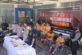 Ada yang berbentuk seperti mobil balap, motor yang memiliki kabin barang, atau juga motor yang didesain untuk lansia. Satreskrim Polres Jember Bekuk 6 Pelaku Curanmor Dalam Waktu Dua Bulan Pontas