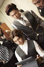 let s concentrate on the dude with blonde hair and a ring beard ホミン 東方神起 ホミン チャンミン