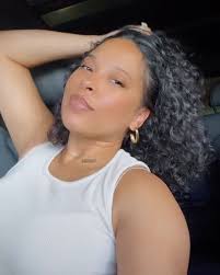 Kin curls with our CEO @drjaimeann 💕