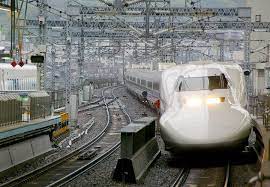 Apabila menimbangkan rekod kelajuan kereta api harus sedar bahawa peranan penting dimainkan bukan dengan lokomotif dan trek kemudahan. Kereta Peluru Kereta Api Jepun Shinkansen Berkelajuan Tinggi