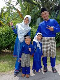 Warna maroon sesuai dengan warna apa desainrumahid com ingin mengenakan baju merah tetapi bingung mencari jilbab yang sesuai warna merah kombinasi warna jilbab dan pakaian yang cocok informasitips sumber : Aidilfitri 2019 Team Royal Blue Miza Talib