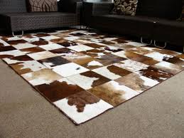 Kuhfell Teppich Einrichten Accessoire Patchwork Braun Weiss Fussboden Deko Jpg 750 562 Pixel Interieur