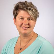 Amber Hefner's Instagram, Twitter & Facebook