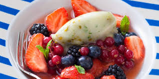 Soupe De Fruits Rouges Et Sorbet Basilic Recettes Recette Soupe De Fruits Rouges Soupe De Fruits Recettes De Cuisine