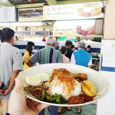 A Must Try Nasi Pandan Nasi Lemak Located At Taman Sentosa Bukit Mertajam Penang Small Rice Only Rm 4 50 Which I Had Now Normal S Nasi Lemak Pandan Food