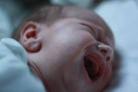 = what is it that's happening? Bebe Se Reveille La Nuit Faut Il Le Laisser Pleurer