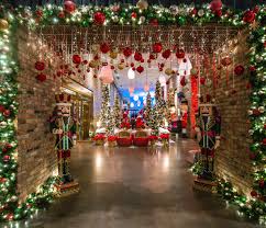 Whether your celebrating a birthday, graduation, wedding, summer luau or just something different at the office, we have what you're looking for! Deck The Halls 9 Holiday Hotels In Chicago Choose Chicago