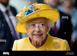 Queen elizabeth ii at paddington station in london, to mark the completion  of london's crossrail project. hi-res stock photography and images
