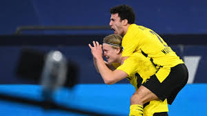 Borussia dortmund'un golcüsü erling haaland, schalke ağlarına uzun yıllar unutulmayacak bir gol kaydetti. Schalke 04 Vs Borussia Dortmund Football Match Report February 20 2021 Espn
