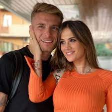 Born 20 february 1990) is an italian professional footballer who plays as a striker for serie a club lazio and the italy national team. Ciro Immobile La Moglie Jessica Sul Futuro Non Va Al Napoli Resta Alla Lazio