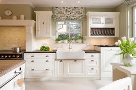 Klassisches Landhaus Mit Stil Und Charme Landhaus Kuchen Von Beinder Schreinerei Wohndesign Gmbh Landhaus Homify In 2020 Landhauskuche Schrank Kuche Amerikanische Kuche Einrichtung