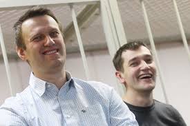 Вечером в воскресенье, 17 января, алексей навальный, объявленный в розыск за нарушения условий наказания по делу «ив роше», был задержан в аэропорту шереметьево. Espch Prisudil Bratyam Navalnym Kompensacii Za Delo Iv Roshe Vedomosti