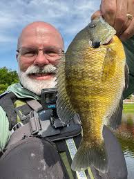 Deaf angler loves ultralight panfishing too. This bluegill is 10.5” 👊🏾