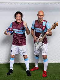 Maybe you would like to learn more about one of these? Iron Maiden Werden Trikotsponsor Bei West Ham United Der Spiegel
