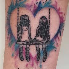 Les plus petits commencent par gribouiller sur du papier, puis passent au dans les images suivantes vous allez découvrir une gamme de dessin facile à faire avec. Tatouage Amitie 50 Idees De Tattoos A Partager Avec Sa Bff