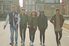 She is signed to ep entertainment and def jam recordings. Alessia Cara News Nicht Ohne Meine Clique Die Hauptrollen In Alessia Caras Wild Things Video Haben Ihre Freunde Besetzt