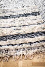 Den teppich klopfen, saugen, zusammenrollen. Teppich Weben Mit Schafwolle Jute Und Jeans Sandis Kolumne