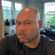 10U SB Assistant coach (M) too close to player's (F) face when talking to  them. I'm talking within 6" Visually inappropriate... 🚩🚩🚩 Red flags go  up and I'm now watching dude like