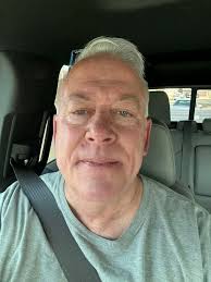 I'm single father from Switzerland I need wife 😍