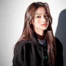 A high ponytail is a nice style for young korean girls. Pin By Niko On Girly Ulzzang Girl Selca Pretty Korean Girls Long Hair Styles