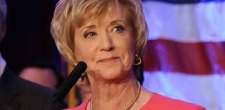 Linda McMahon front row at MITB, has cool moment with young fan