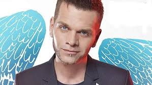 L'ancien candidat de danse avec les stars partage son quotidien avec keen'v manifestement très éprouvé par la perte de son compagnon, lui adresse quelques dernier mots et le remercie d'avoir été un si gentil bonhomme. Keen V Marie Depuis 10 Ans Le Chanteur En Devoile Plus Sur Son Epouse