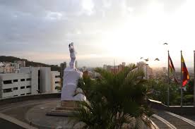 El mismo grupo étnico había derribado la escultura del mismo conquistador en popayán en septiembre. Asi Es Custodiada La Estatua De Sebastian De Belalcazar En Cali