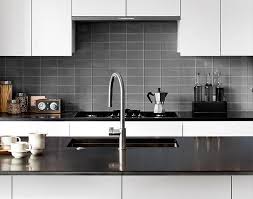 The natural properties of quartz crystals and the engineering process give quartz countertops many valuable benefits and characteristics. 5 Black Pearl Granite Countertop Ideas