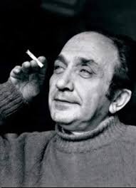 Essere scelti da un gatto è un grande privilegio, perché la sua compagnia  non dipende da cosa gli offriamo noi, ma esclusivamente da cosa decide lui.  Per questo a volte i gatti