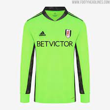 Bei minute 23:03 erkennt meine 4k gewöhnten augen in dem pixelbrei einen mann mit pferdeschwanz und der nummer 6 auf dem trikot. Fulham 20 21 Heim Und Auswartstrikots Veroffentlicht Premier League Heimtrikots Komplett Nur Fussball