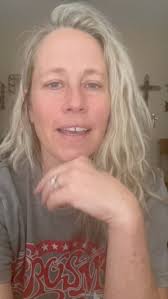 If I was starting to homeschool all over again, here’s what I would do. ,  If you’d like more homeschool tips, make sure to follow me over here and  say hi! 👋 , Homeschool tips, Five In A Row, ...