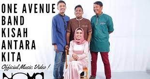 Namun apa yang menarik pada lagu ini adalah ianya di susun semula & rakam oley seorang lelaki kurang upaya (cacat penglihatan), abang mahathir. Lirik Lagu One Avenue Band Kisah Antara Kita Kumpulan Lirik Lagu Indonesia