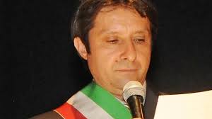 Giuramento con battibecco Bertoldo zittito