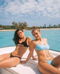 Pin By A L L I E On Addison Rae Famous Girls Friend Photos Dixie