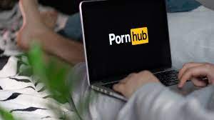 Bufera su Pornhub: «Video di sesso non consensuale e con minorenni»