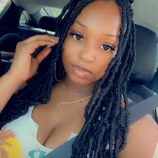 Ariel Yates's Instagram, Twitter & Facebook