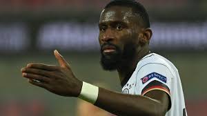 Le français, furieux, se plaint auprès de l'arbitre, qui n'a pas vu le geste. Aufregung Um Nationalspieler Antonio Rudiger Welt