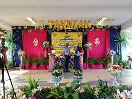 Mengumumkan ketibaan encik jumat bin jaafar, yang dipertua persatuan ibubapa dan guru, diiringi barisan penolong kanan, dan ahli jawatankuasa persatuan ibu bapa dan guru sk taman molek. Hari Anugerah Sekolah Kebangsaan Jalan Bellamy Facebook