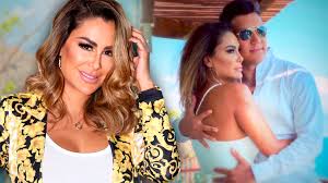 Además, el programa hoy indicó que ninel conde fue la responsable de compartir la invitación de manera virtual y que los invitados serán 40 también se señaló que los invitados no podrán ingresar con equipos de grabación para resguardar la privacidad de ninel conde y larry ramos, quienes se. Ninel Conde No Hace Caso A Rumores De Larry Ramos Y Se Enfoca En Su Carrera Famosos Univision