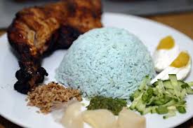 Bahan tambahan seperti ayam, udang, sayur, sampai jenis minyak yang digunakan bisa memengaruhi jumlah lemak sampai kalori nasi goreng. Kalori Nasi Kerabu