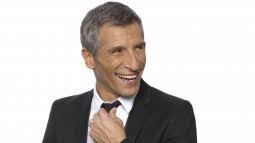 Quand les mots s'effacent, les candidats, qui chantent en karaoké accompagnés par un orchestre, doivent retrouver les bonnes paroles. Replay N Oubliez Pas Les Paroles N Oubliez Pas Les Paroles Emission Du Lundi 2 Novembre 2020 Du France 2