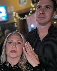 Happy New Year from the “The Houghton's” wannabe and @wel.bie 🎉🍾🥂