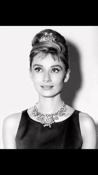 Η Audrey Hepburn και τα Διαμαντένια Κοσμήματα της Απόλυτης Κομψότητας