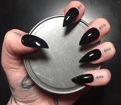 Uñas acrílicas negras cortas estos diseños de uñas acrilicas negras mate son muy bonitos y además. Unas Stiletto Negras Cortas
