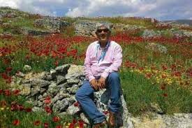 İki tane güzel sanatlar var, biri reklam ajansı diğeri de holding. Our Team