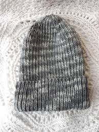 32 stitches and 33 rows = 10 cm in 1×1 rib. Free Worsted Weight Ribbed Toque Pattern True North Yarn Co