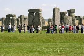 Located in wiltshire and managed by english heritage, the prehistoric site attracts more than one million tourists each year. Ngetrip Ke Stonehenge Mengenal Sejarah Peradaban Manusia Zaman Prasejarah It Leaves You Speechles Then Turns You Into A Storyteller