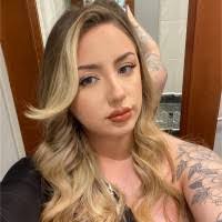 Lily Rowe's Instagram, Twitter & Facebook